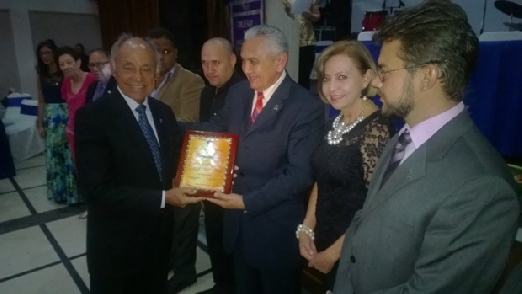 CEINAR rindiÃ³ homenaje a
400 ingenieros de Aragua